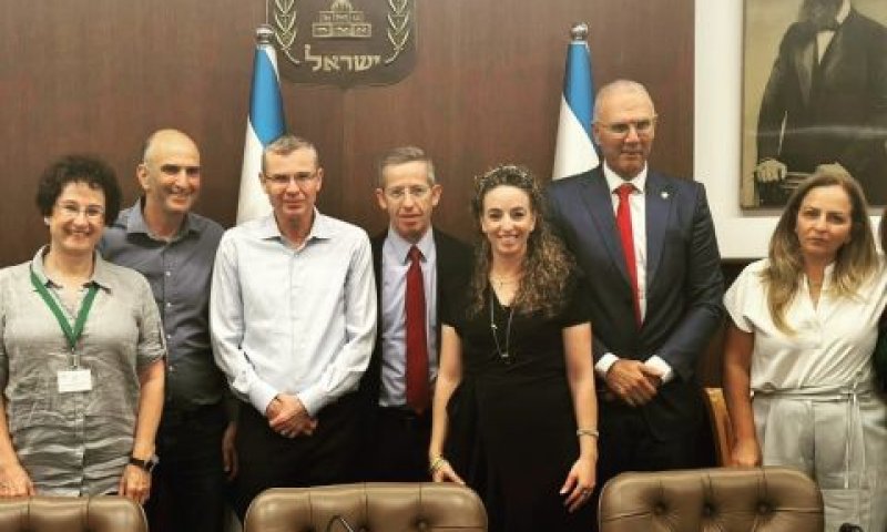 בחדר ישיבת ועדת השרים לחקיקה [צילום: המשרד להגנת הסביבה]