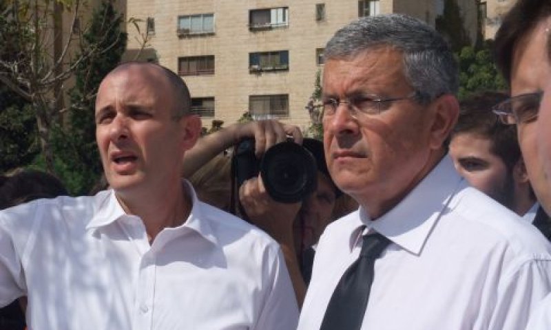 תדמור (משמאל) ורוזן. מדוע נכתב "התשלומים השונים"