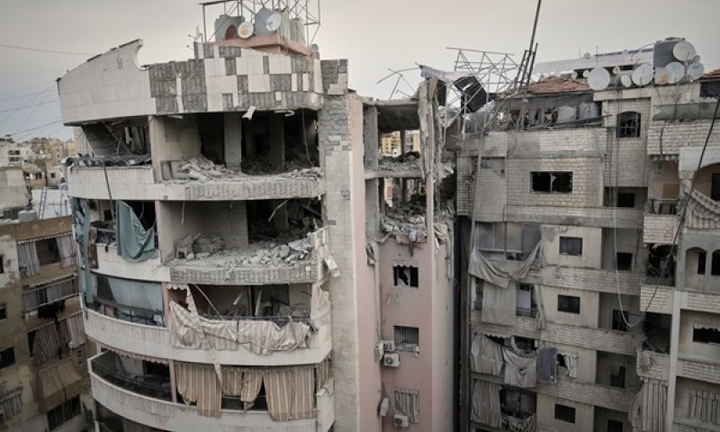 זירת החיסול בבירה הלבנונית, הבוקר [צילום: חוסיין מאלה, AP]