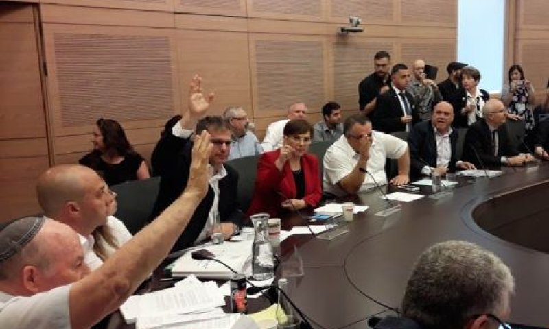 ההצבעה בוועדה [צילום: יצחק הררי, דוברות הכנסת]