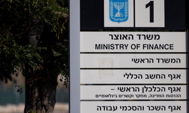 השר מאשים את פקידי משרדו [צילום: יונתן זינדל, פלאש 90]