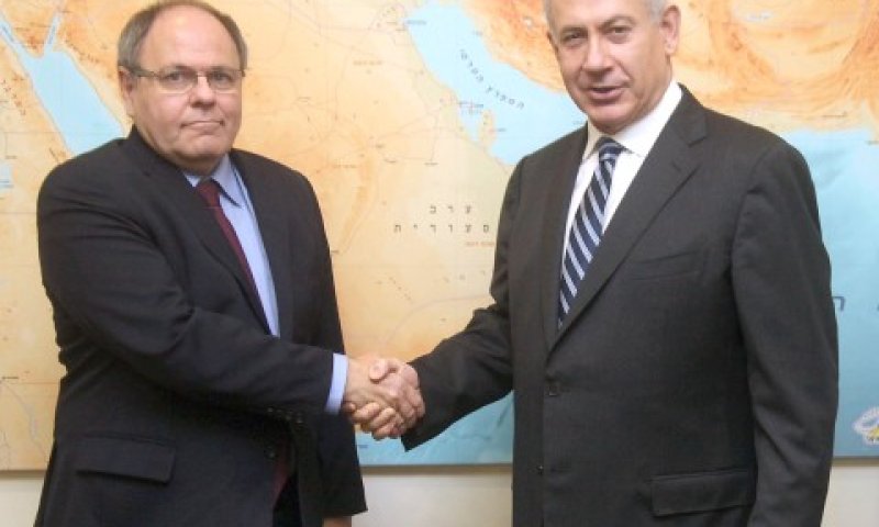 נתניהו ודיין. עין בעין [צילום: גדעון מרקוביץ']