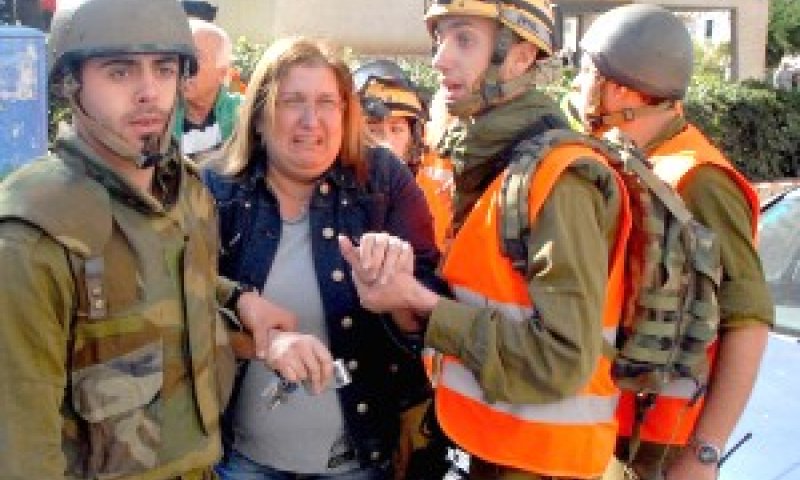 נפגעי חרדה פונו מן המקום [צילום: פלאש 90]
