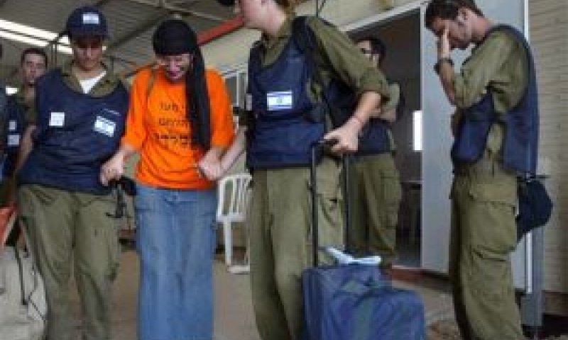 התנגדות גם במרשם. הפינוי [צילום: AP]