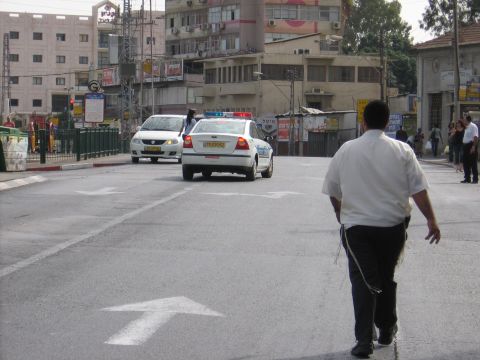 על קו לבן [צילום: מחלקה ראשונה]