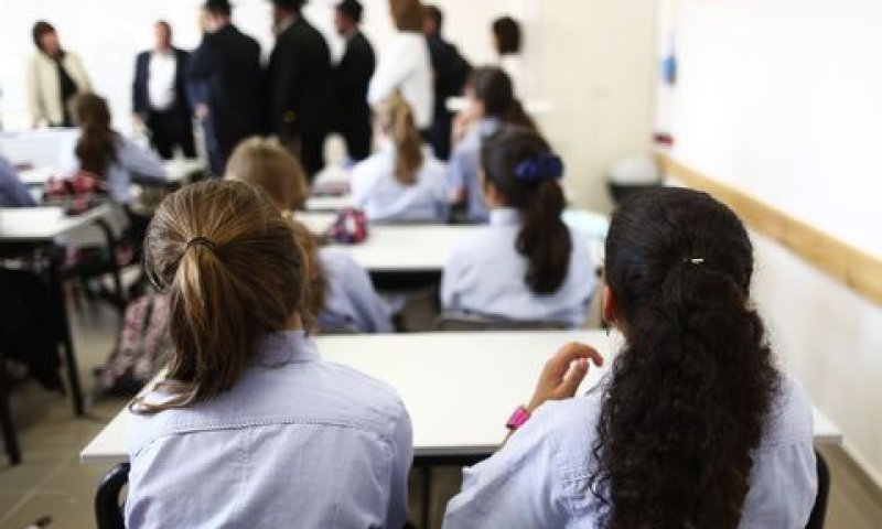 מנהל סמינר שיפלה תלמידות יקרא לשימוע [צילום: יונתן זינדל/פלאש 90]