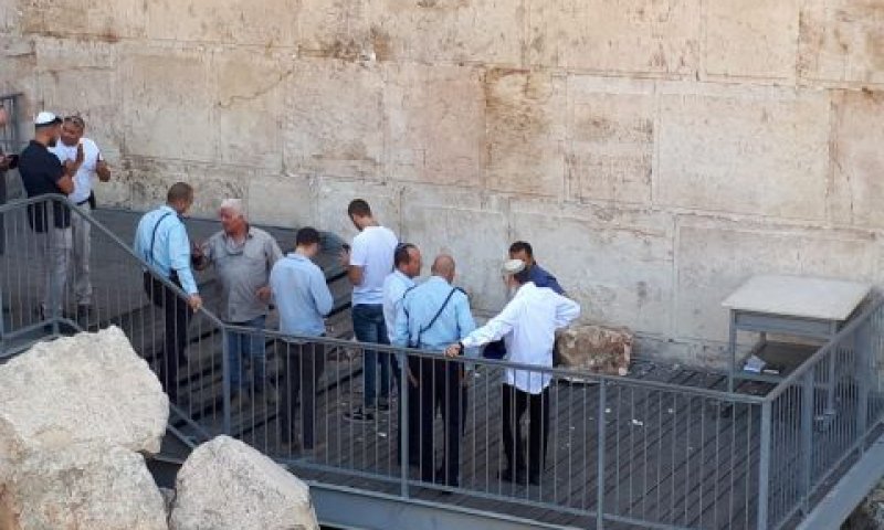 "עזרת ישראל" בכותל [צילום: פנחס מרגוליס]