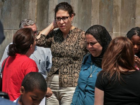 דניאלה זלצברג בחצר בית הספר [AP]