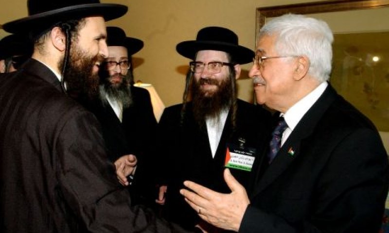 אבו מאזן במפגש עם נטורי קרתא [צילום: AP]