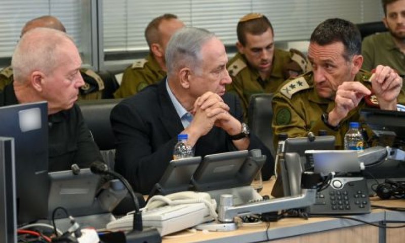 נתניהו, גלנט והלוי. דרוכים בעת התקיפה [צילום: דובר צה"ל]