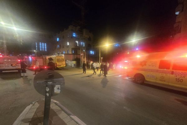 אנשי מד"א הגיעו לאזור לטפל בנפגעים [צילום: מד"א]
