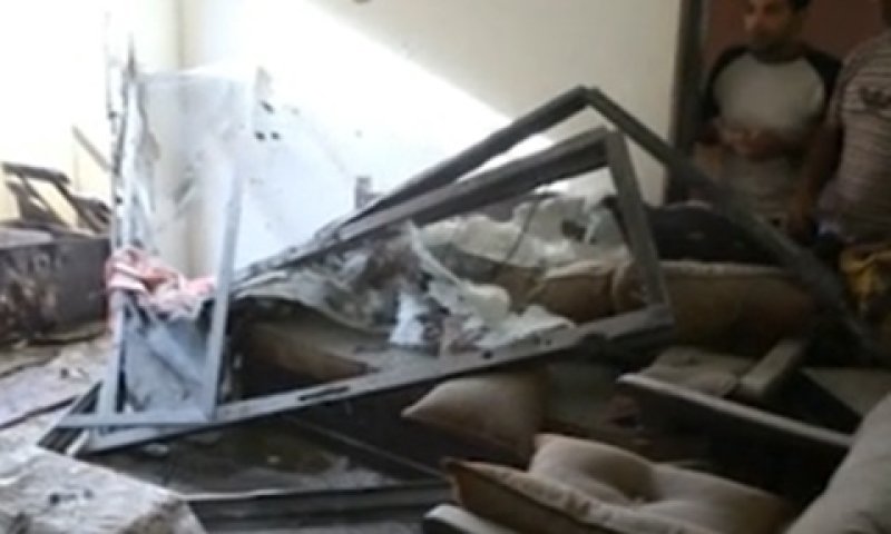 פגיעת הרקטות גרמה לנזק רב [צילום: מן הטלוויזיה]