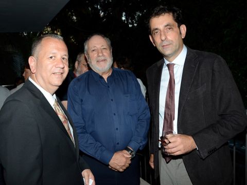 מימין: מיכאל הורל מבעלי JAN HOTELS עם מנכ"ל חברת התעופה טל תעופה גדעון טלר ואיתן גולדמן [צילום: אביב חופי]