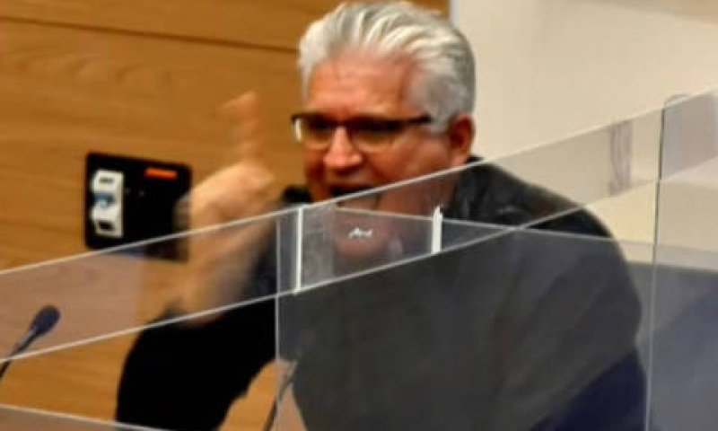 אביזר. השתלחות זועמת