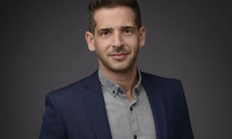 מיקי שטרסבורגר. בראש המינהלת [צילום: יונתן בלום]
