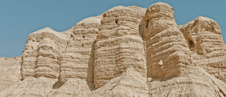 מה כתוב במגילות? [צילום: שי הלוי, רשות העתיקות]
