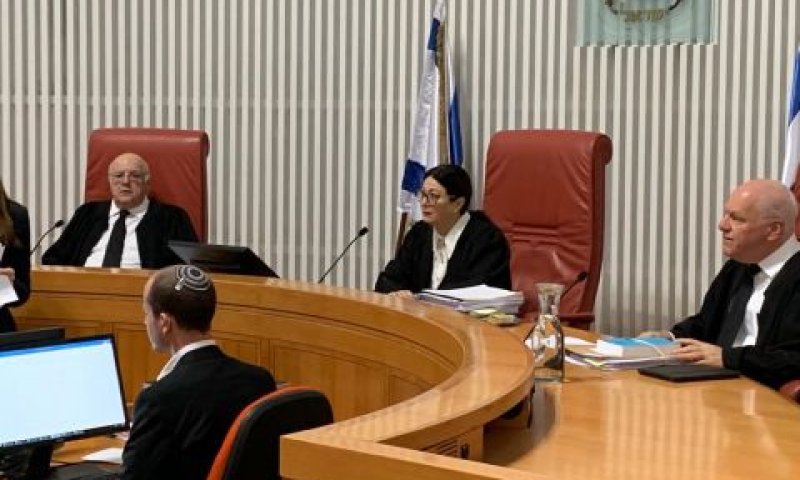 בית המשפט העליון בדיון