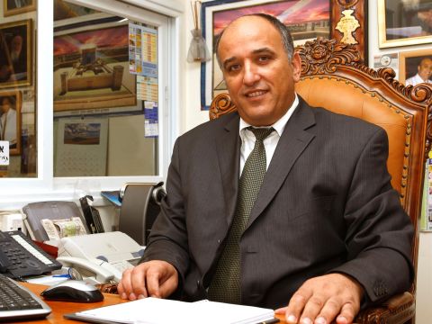 פנחס לחיאני במשרדו במפעל פיניש [צילום: פז בר מץ]