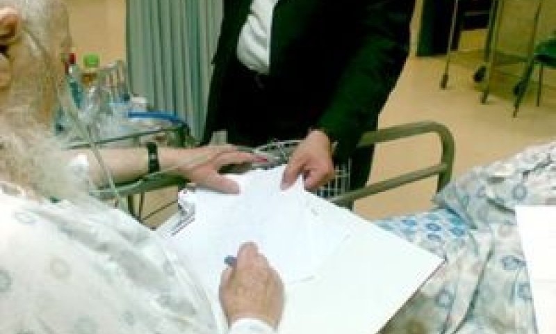 הרב אליהו מתכתב ממיטת חוליו