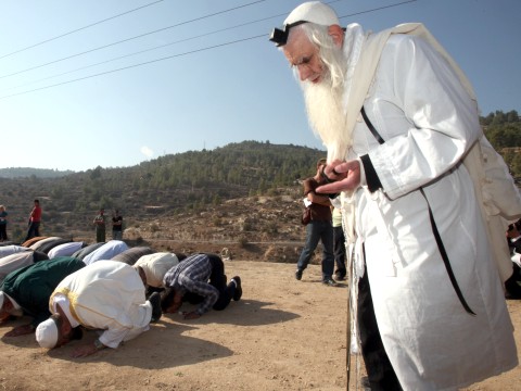 תפילה משותפת בעברית ובערבית [צילום: פלאש 90]