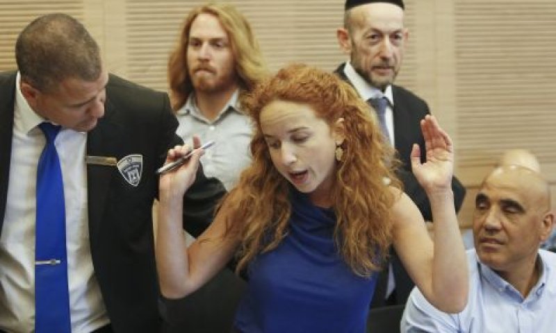 סתיו שפיר מוצאת במהלך ישיבת הוועדה [צילום: פלאש 90]