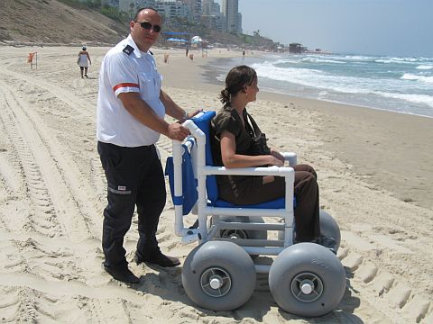 יוכלו לטייל בחוף הים [צילום: אסי דבלינסקי-דוברות מד"א]