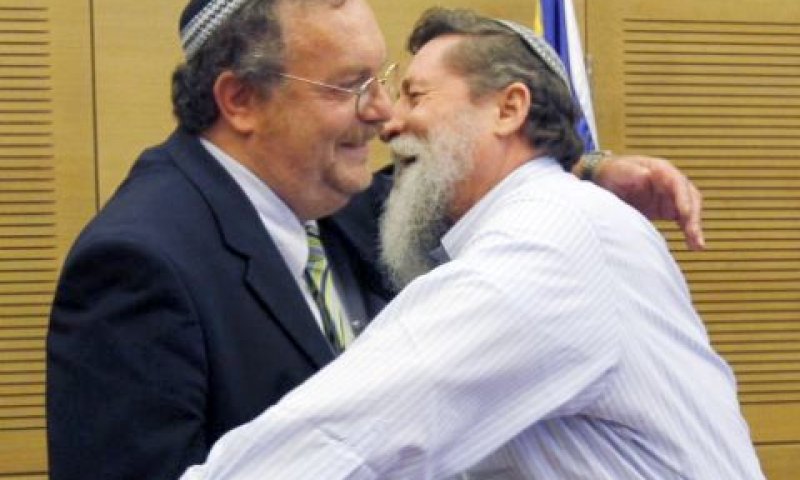 כץ מחבק את הרשקוביץ. נתניהו, לימין שור [צילום: פלאש 90]