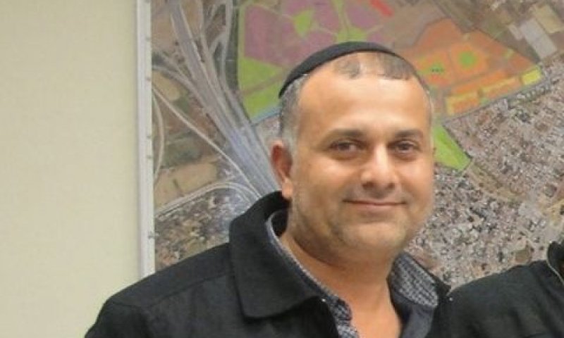 מלמד. החזיר את השוחד [צילום: דוברות עיריית ראש העין]