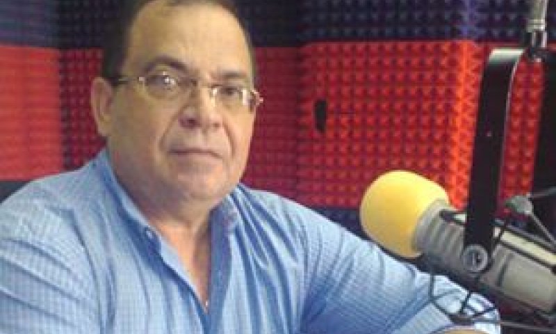 השדרן דיויד רומרו [צילום: Radio Globo]