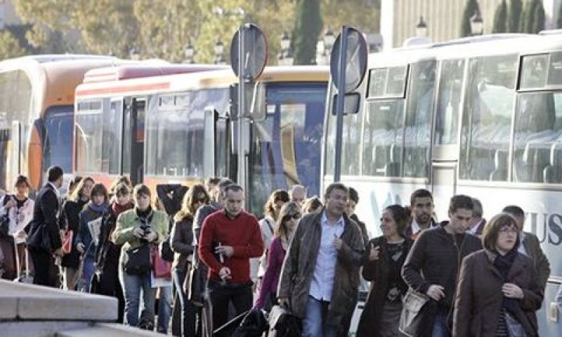 אוטובוסים בברצלונה [צילום: AP]
