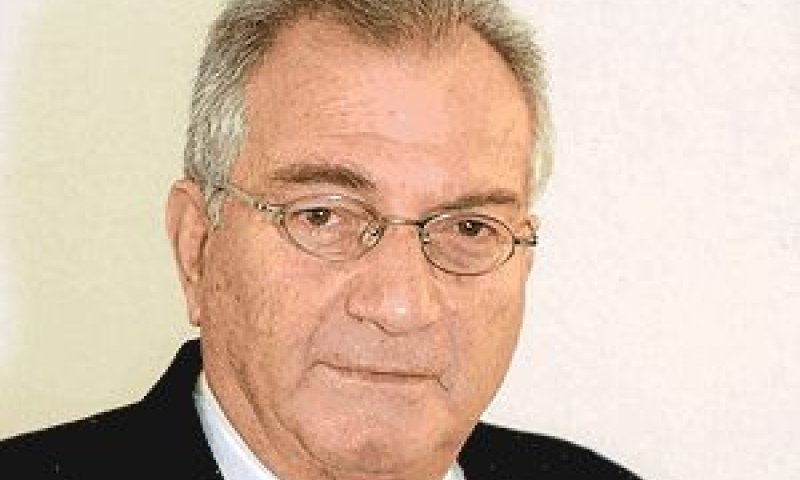 לנדאו. קשרים עם בכירי EMG