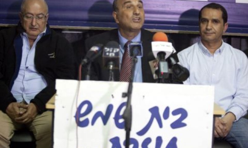 המועמד לראשות עיריית בית שמש אלי כהן במסיבת עיתונאים [צילום: פלאש 90]
