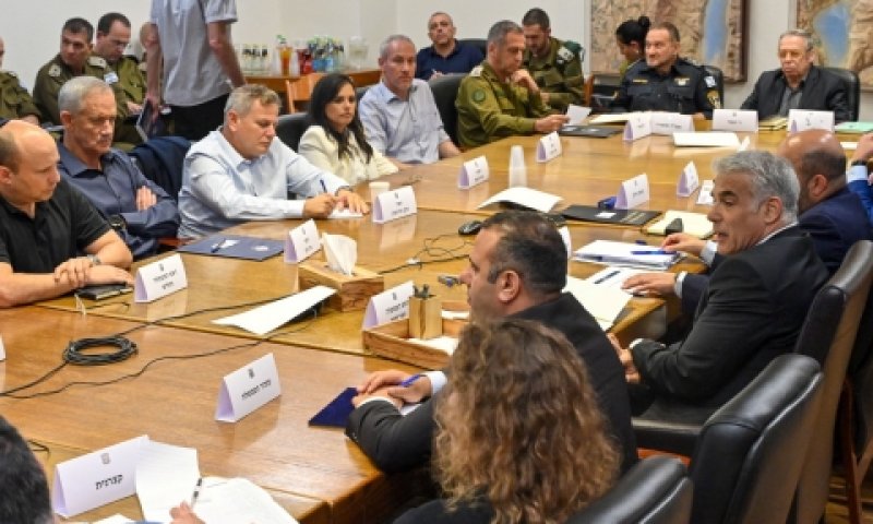 דיון הקבינט, הלילה בקריה בתל אביב [צילום: קובי גדעון, לע"מ]