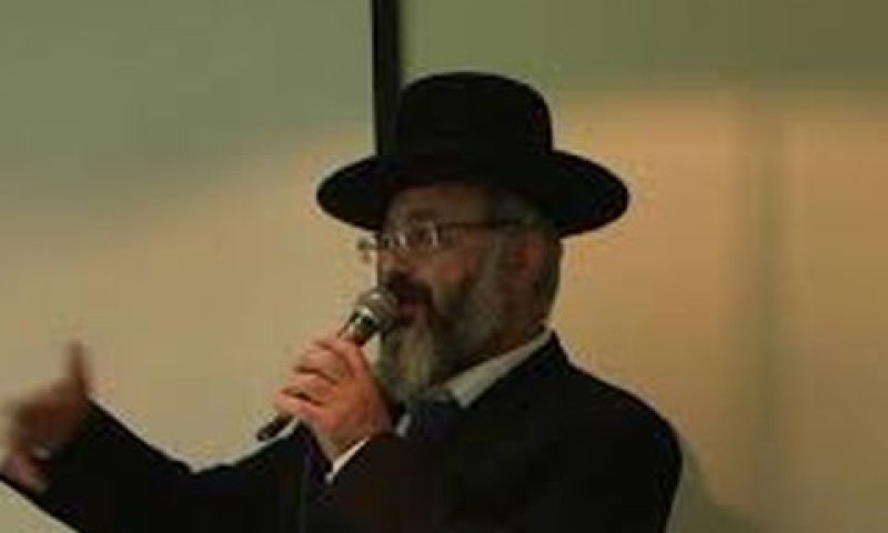 הרב אדרי. דרש את הדרכון
