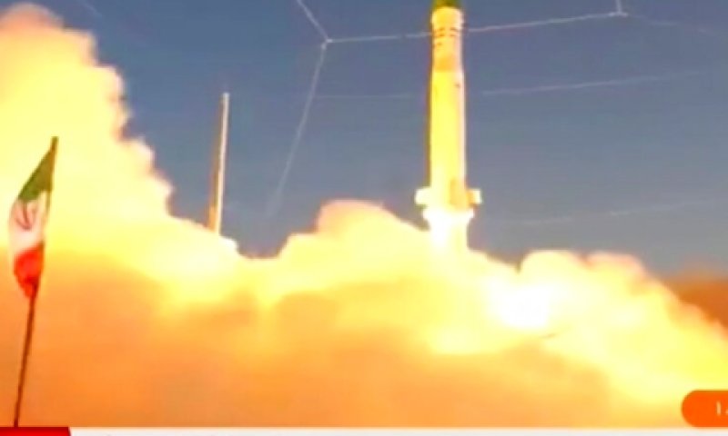 רגע שיגור הרקטה האירנית [צילום: AP]