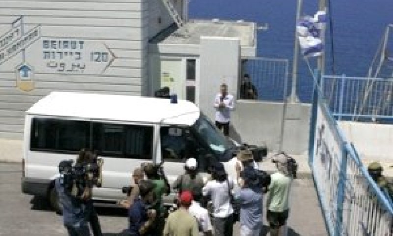 העברת המרגל ללבנון [צילום: AP]