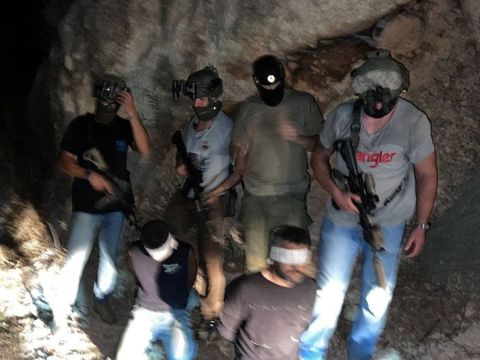כוח הימ"מ שעצר את זביידי ועראדה בחניון משאיות בכפר תבור [צילום: משטרת ישראל]