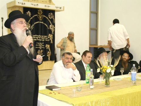 סגן השר מאיר פרוש בחנוכת בית המדרש יחד עם ראש המועצה האזורית שומרון גרשון מסיקה ועם נשיא ישיבת עוד יוסף חי הרב יצחק גינזבורג