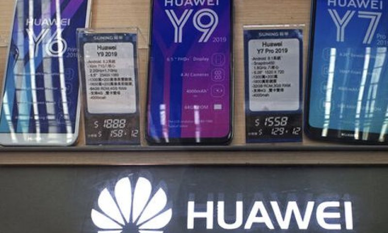 Huawei. תסולק גם מהרשתות הקיימות [צילום: קים צ'אונג, AP]
