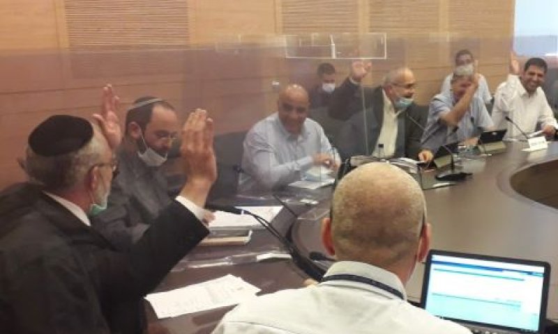 ההצבעה בוועדת החוקה [צילום: יהונתן סמייה/דוברות הכנסת]