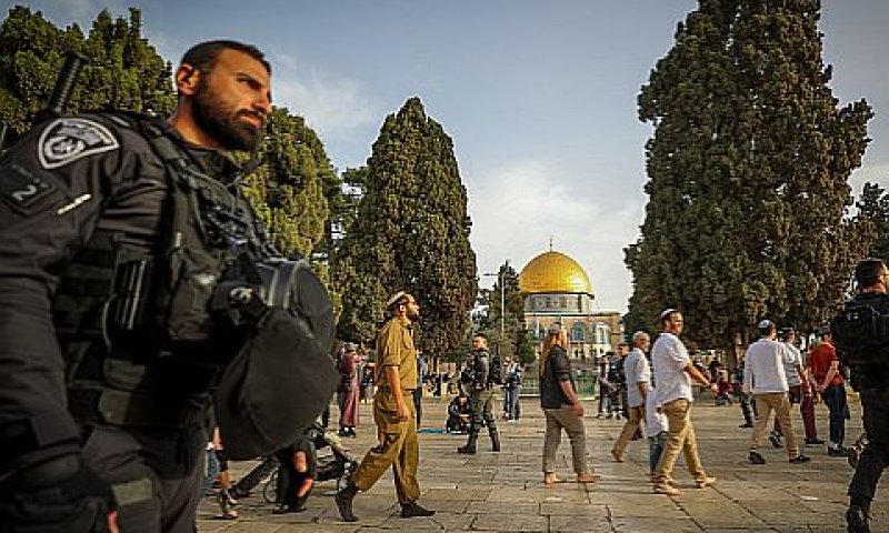 אבטחה כבדה בהר הבית [צילום: ג'מאל אוואד/פלאש 90]