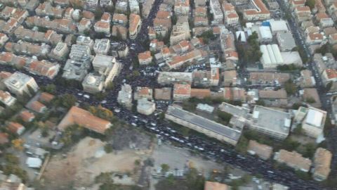 מסע הלוויה בצילום מן האוויר [צילום: משטרת ישראל]