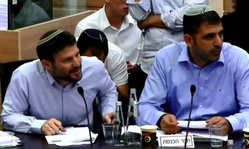 השר סמוטריץ' (משמאל) בדיון בוועדה
