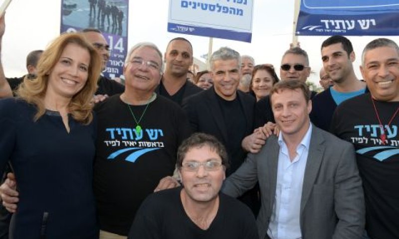יש עתיד. חיוכים בצילום קבוצתי [צילום: אלעד גוטמן]