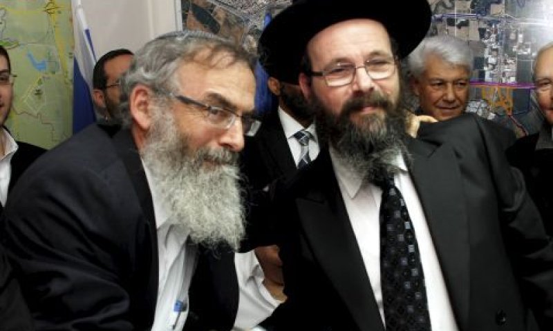 הרב סתיו והרב הלוי. במועצה [צילום: ניר קידר]