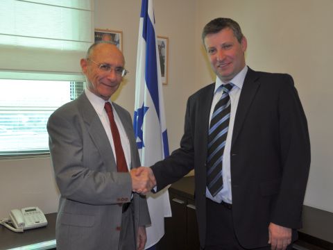 מיסז'ניקוב ולנדאו החליפו ברכות