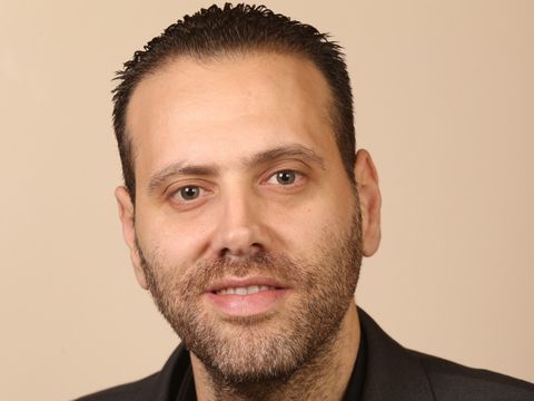 מיקי זוהר. מסורת מנצחת