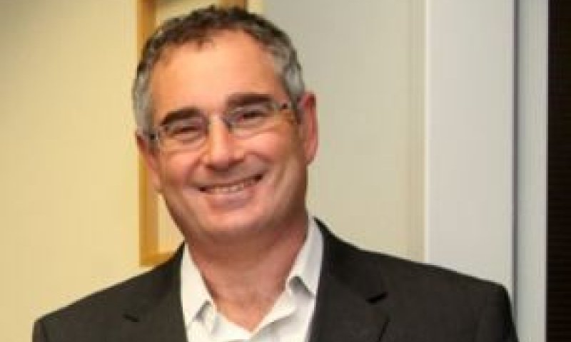 רועי יקיר. עובר [צילום: סיון פרג']