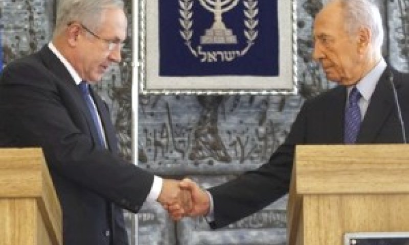 נתניהו ופרס בטקס הרשמי בבית הנשיא [צילום: AP]