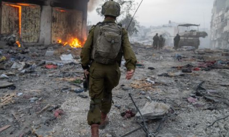 חייל במהלך לחימה [צילום: דובר צה''ל]